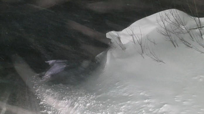 Husté sneženie a záveje na cestách východného Slovenska.