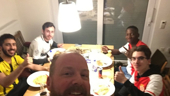 Priaznivci Dortmundu poskytli fanúšikom Monaca nocľah.