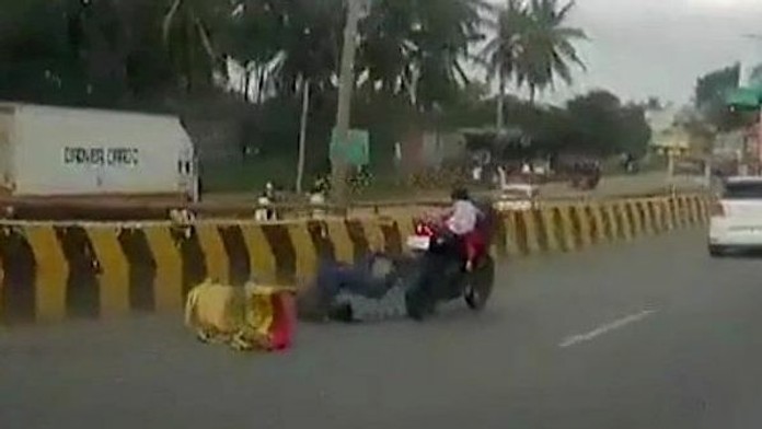 Nehoda na motorke v Indii