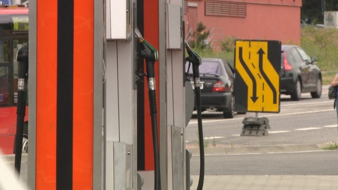 Ceny pohonných hmôt klesli. Zdražovať sa v najbližšom čase nebude