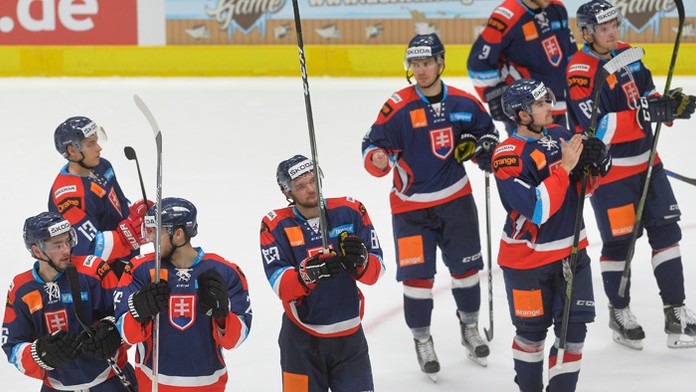 Hokejisti sa tešia z víťazstva nad Kanadou na Nemeckom pohári.