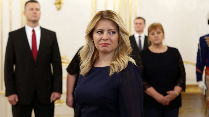 Sprava Keith Yandle a Mike Hoffman z Floridy oslavujú gól proti Philadelphii.