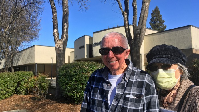 Béla Bugár preberá hlasovacie lístky.