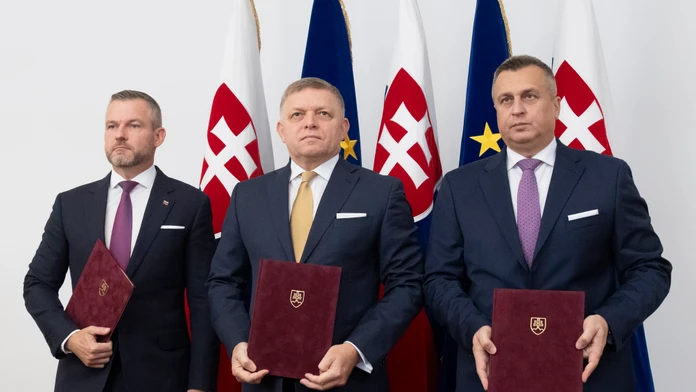 Na snímke zľava Peter Pellegrini, Robert Fico a Andrej Danko