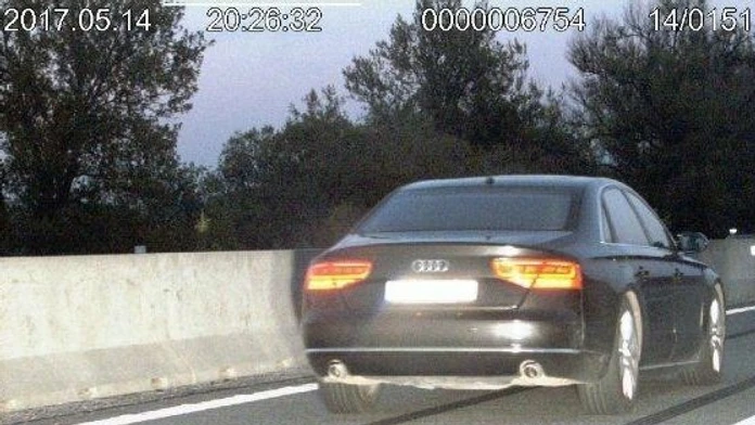 Zábery z policajného radaru.