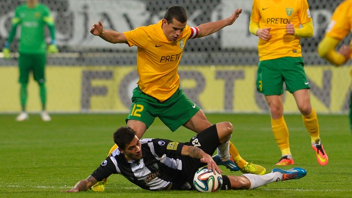 Myjavčan Erik Daniel (dole) a Žilinčan Viktor Pečovský (uprostred) 