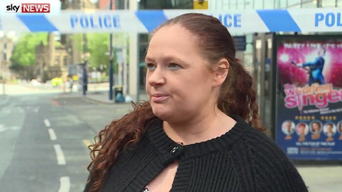 Dawn Waddy tvrdí, že v hale bola podozrivá žena