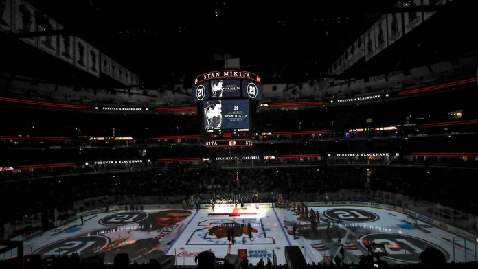 Štadión v Chicagu pred duelom s Torontom si uctieva pamiatku Stana Mikitu.