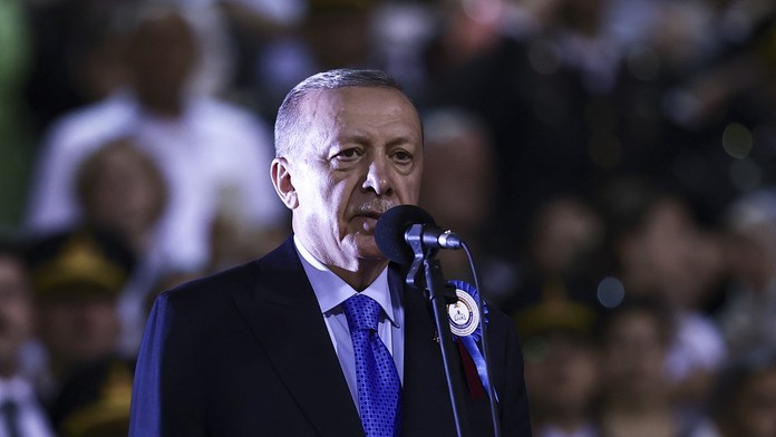 VIDEO: Erdogan sa počas televízneho rozhovoru zdvihol a odišiel, priznal žalúdočné problémy