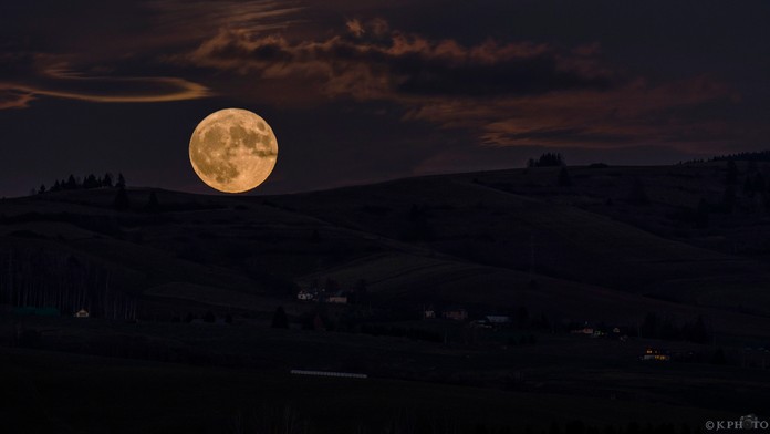 Supermesiac nad Breznom