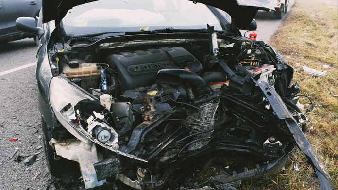 Zničené vozidlo po nehode pri Rimavskej Sobote.