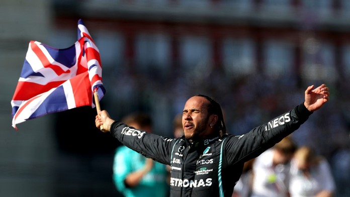 Hamilton prežil emotívne predstavenie monopostu. Šéf Mercedesu chce priniesť rýchle auto