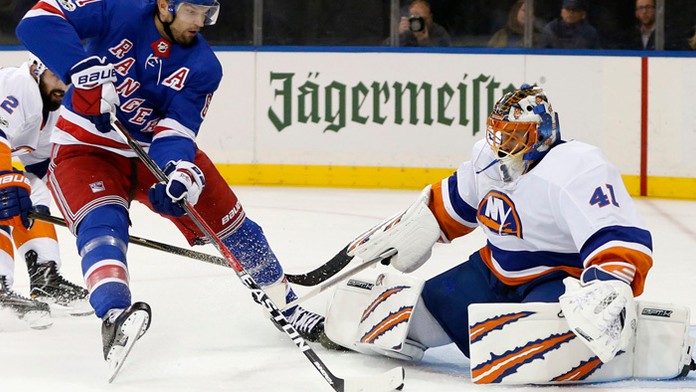 Na snímke pavučina - jeden zo znakov babieho leta.