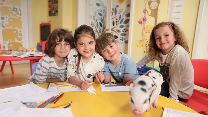 Deti si prasiatko zamilovali.