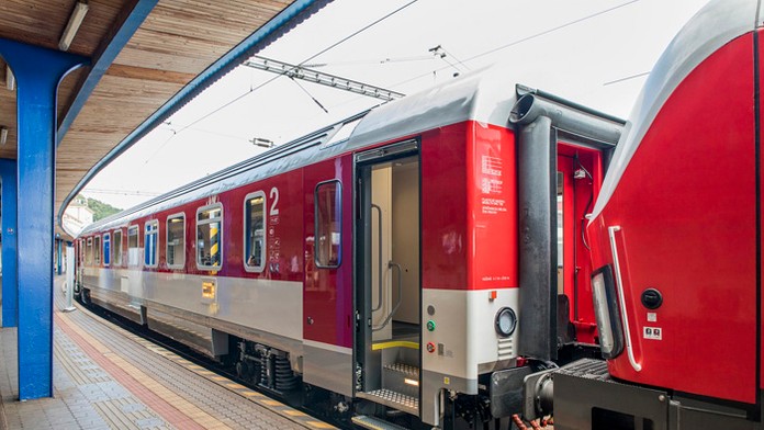 V noci na nedeľu sa mení čas, dotkne sa to dvoch osobných vlakov