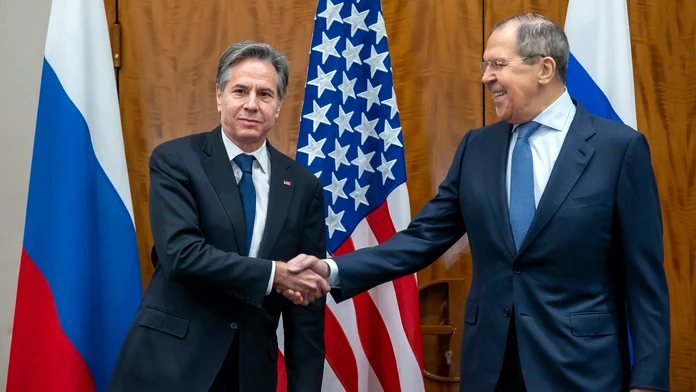 Zľava Antony Blinken a Sergej Lavrov.