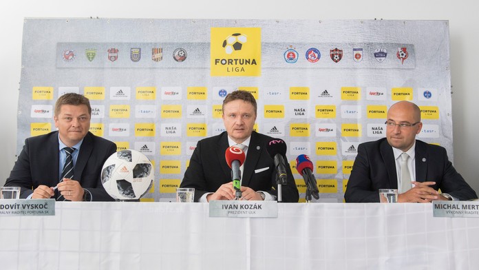 Na snímke zľava generálny riaditeľ Fortuna SK Ľudovít Vyskoč, prezident ÚLK Ivan Kozák a výkonný riaditeľ ÚLK Michal Mertinyák.