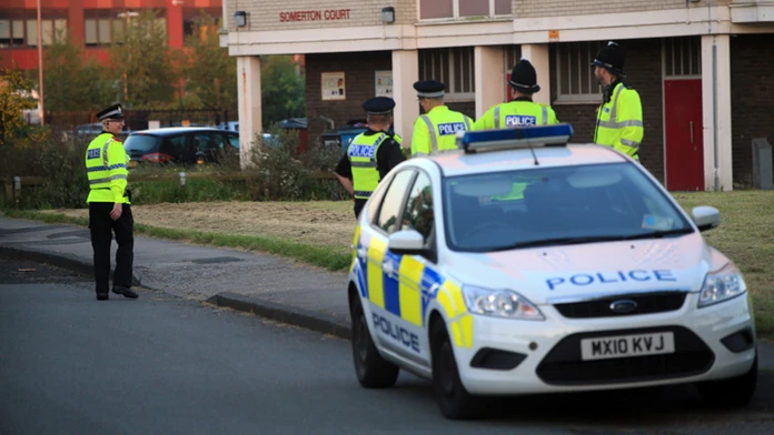 Britská polícia vyšetruje mnoho obvinení zo sexuálnych útokov