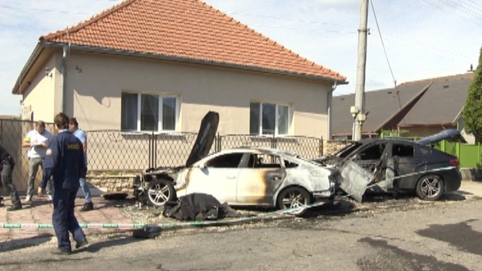 Zhorené autá v obci Šuľany pri Dunajskej Strede.