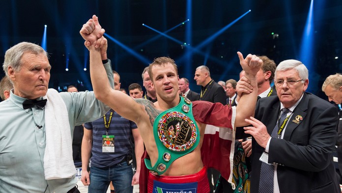 Briedis je majster sveta v ťažkej váhe.