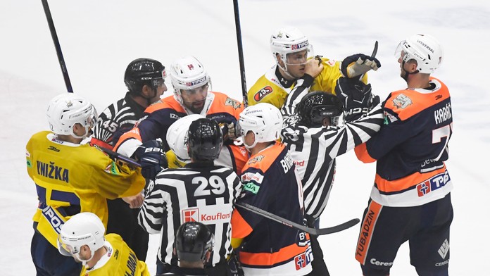 Šarvátka v zápase 14. kola Tipos extraligy HK Spišská Nová Ves - HK Dukla Ingema Michalovce