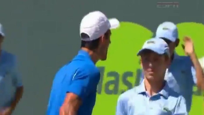 Srbský tenista Andy Djokovič stratil nervy.