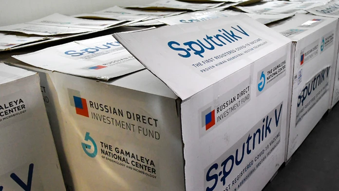 Vakcíny Sputnik V, ktoré sú uskladnené v pôvodnom balení pri teplote -20 stupňoch v Šarišských Michaľanoch.