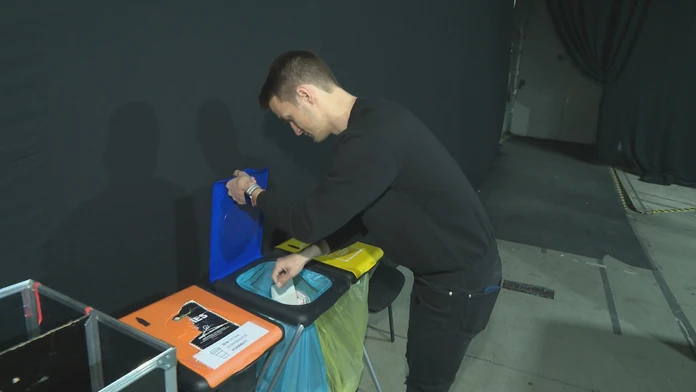 Vymenili jednorazové materiály, separujú odpad či dobíjajú baterky. Produkcia Let's Dance znižuje uhlíkovú stopu šou