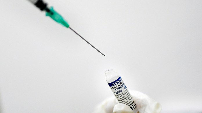 Na ilustračnej snímke vakcína Sputnik V.