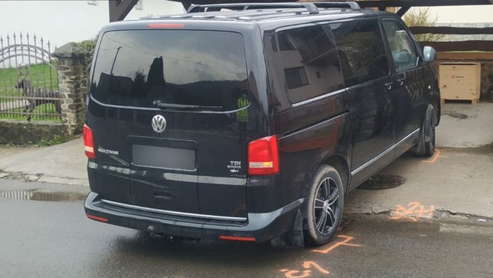 Auto, ktoré zrazilo pri cúvaní dôchodcu.