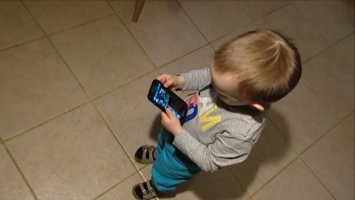 Kedy dať dieťaťu mobil