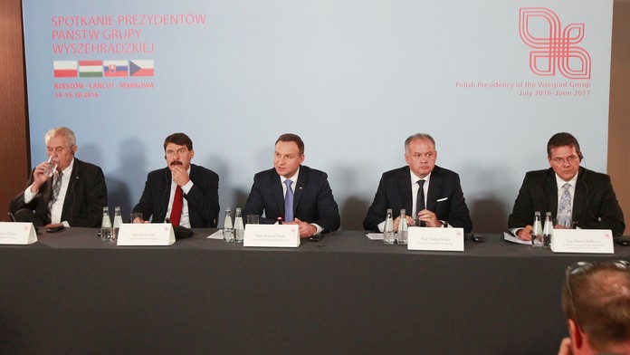 Maroš Šefčovič, Andrzej Duda, Andrej Kiska, Miloš Zeman, János Áder počas summitu V4.