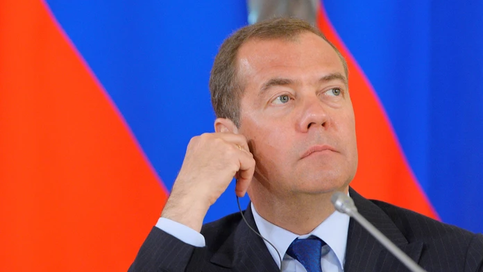 Dmitrij Medvedev posiela šialený odkaz do Nemecka: "Fricov si uctíme ohňostrojom kalibrov"