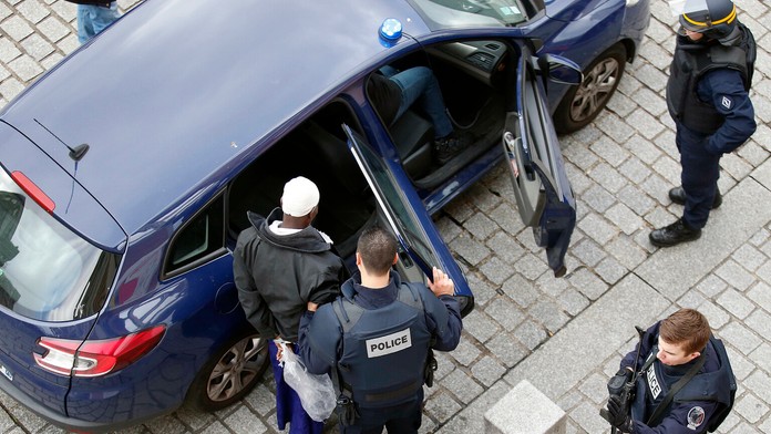 Policajná razia v Saint Denis