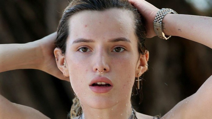 Z labute sa stalo zanedbané káčatko. Aj s chlpatým podpazuším