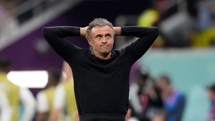 Luis Enrique po vypadnutí z MS v Katere, opúšťa reprezentačnú lavičku Španielska. Známe je meno nového kouča