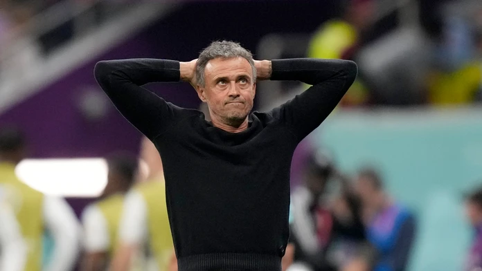 Luis Enrique po vypadnutí z MS v Katere, opúšťa reprezentačnú lavičku Španielska. Známe je meno nového kouča