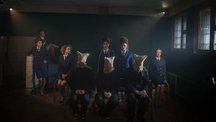 Pussy Riot sa v novom videoklipe vysmieva ruskej prokuratúre.