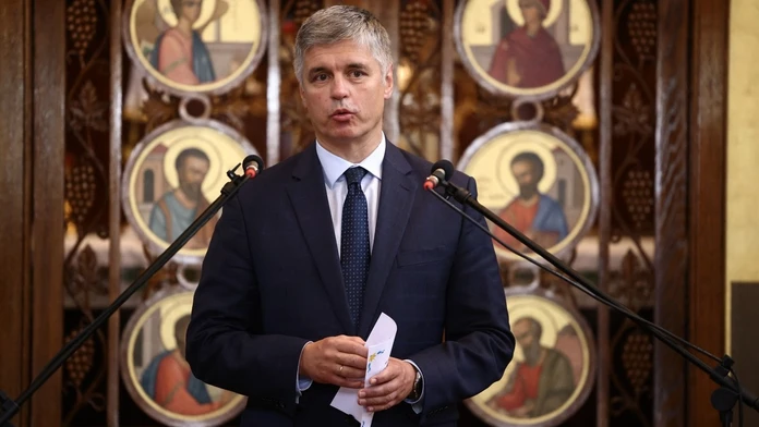 Zelenskyj odvolal veľvyslanca v Londýne, ktorý ho kritizoval za sarkazmus