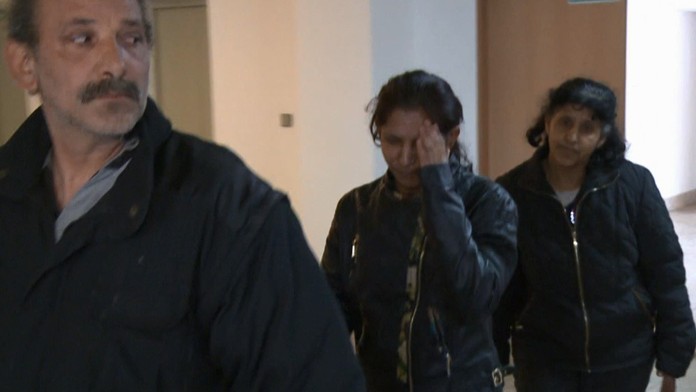 Denisa prehodila novorodenca cez plot. Stále nepozná svoj trest