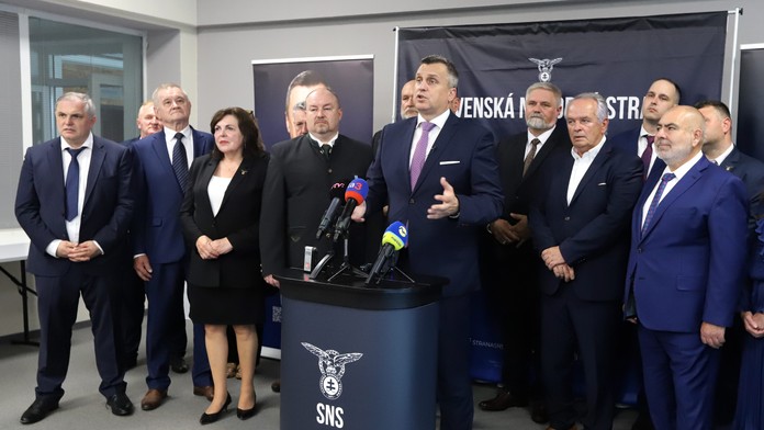 SNS navrhuje obnoviť skupiny priateľstva s Ruskom a Bieloruskom. Verí, že koaliční partneri návrh podporia