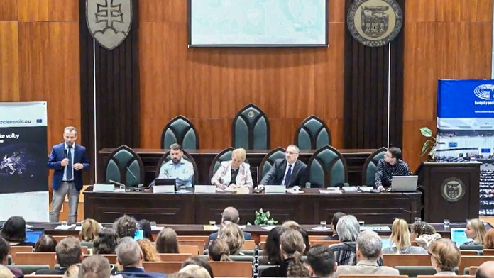 Diskusia o zmene času.