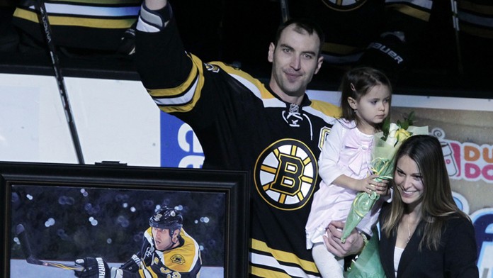 Zdeno Chára na archívnej snímke s manželkou Tatianou a s dcérkou Elliz Victoriou.