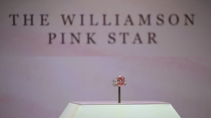 Vzácny ružový diamant prepísal rekordy. Nemenovaný kupec zaňho zaplatil astronomickú sumu
