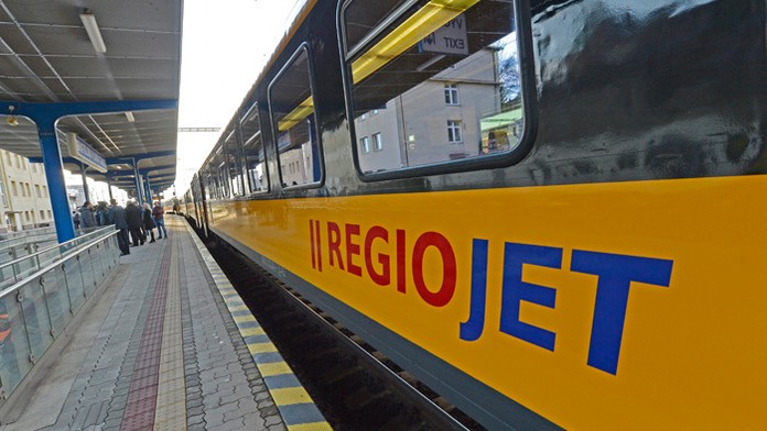 Železničný vozeň českej dopravnej spoločnosti RegioJet.