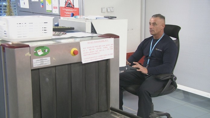 Policajti v obci Opoj