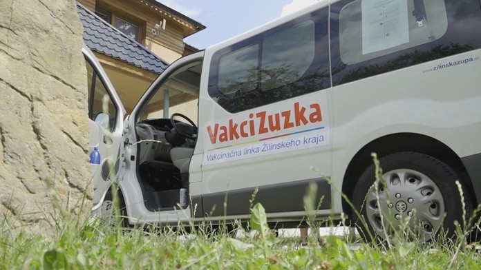 Posledný pokus zvýšiť zaočkovanosť. Na Kysuce a Oravu vyrazila mobilná linka Vakci-Zuzka