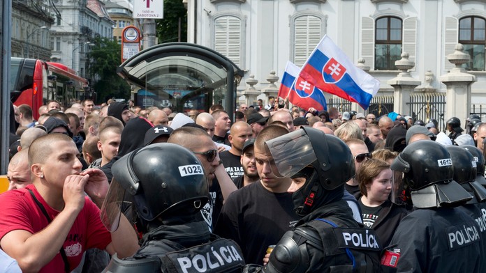 Protestujúci STOP islamizácii Európy 