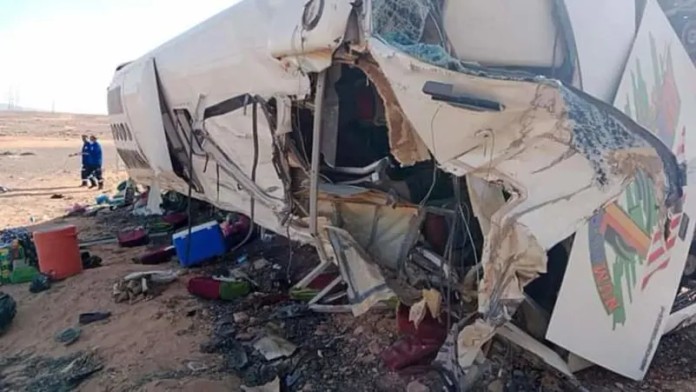 Tragická zrážka autobusu s nákladiakom na juhu Egypta si vyžiadala najmenej 8 životov