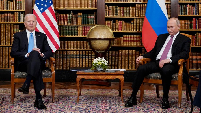 Joe Biden a Vladimír Putin.